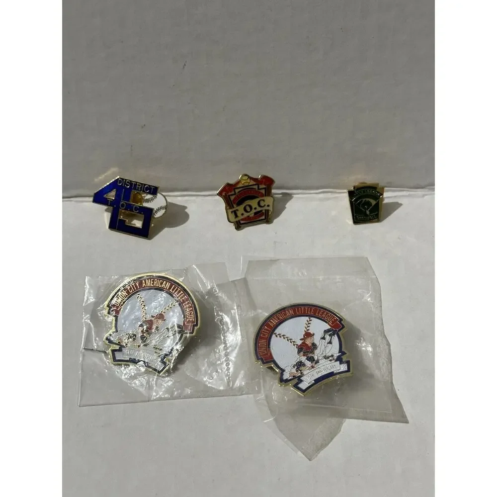 Lot Of 5 Vintage little‎ league Baseball Pins Pin 45 Dist T.O.C See Photos